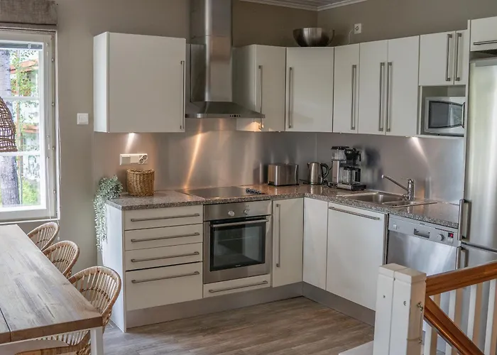 Levin Roelli 1, Ski-in Ski-out * 레비